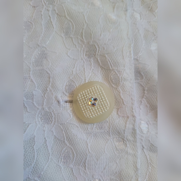 Vintage lace button-up - Picture 2 of 3